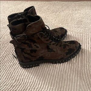 Camouflage Lace-Up Ankle Boots